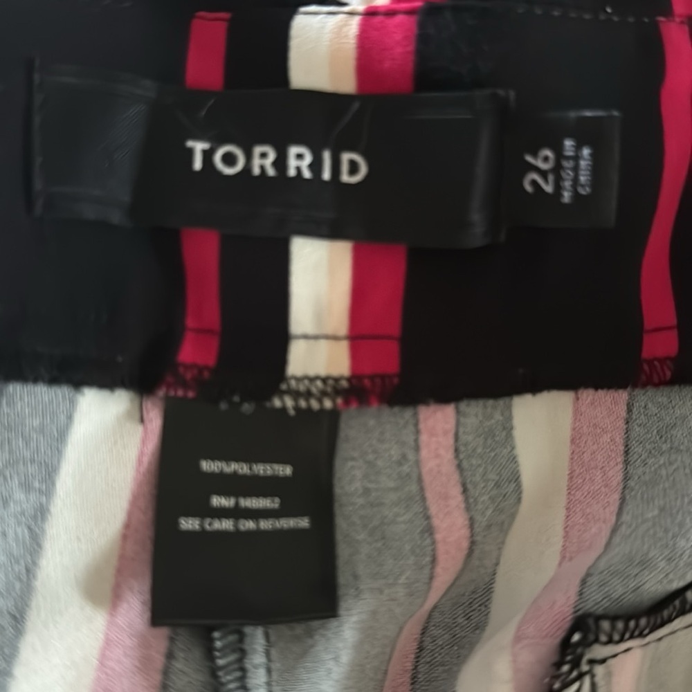 TORRID Black and Pink Striped Shorts Size 26 - Picture 4 of 6